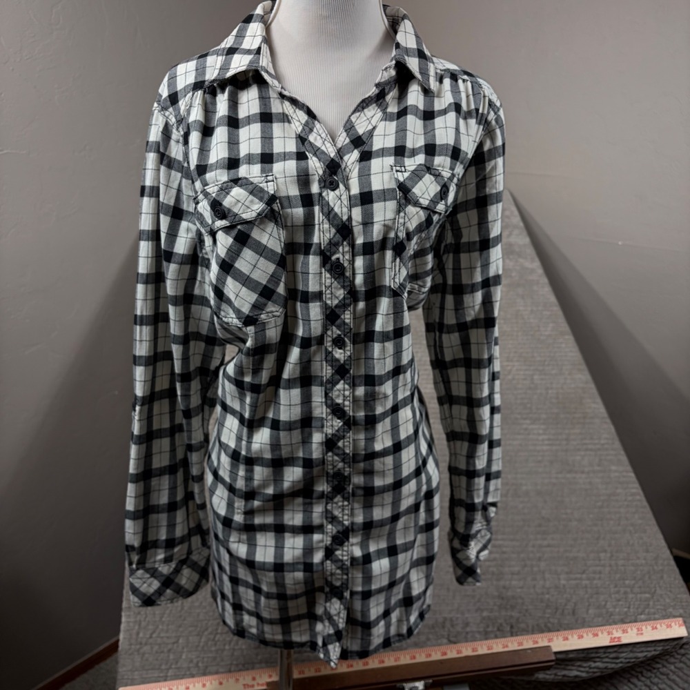 Duluth Trading Co Womens XL Black White Buffalo Plaid Button Down Shirt Flannel
